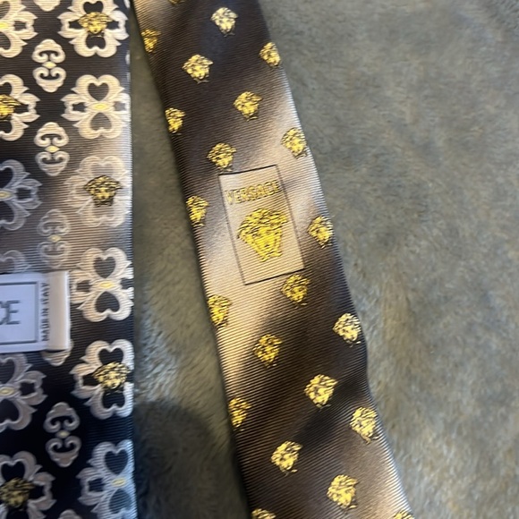 Versace neck tie - Picture 3 of 4